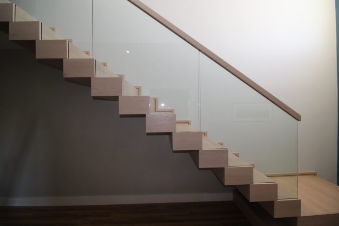 modern-cut-string-stairs-with-freestanding-glass-balustrade-22
