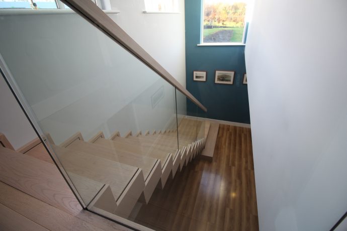 Oak Cut string stairs