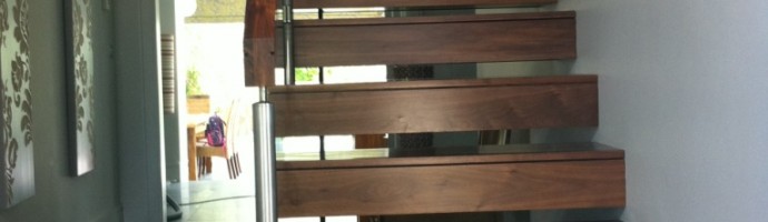 Floating Tread Stairs in walnut-glass