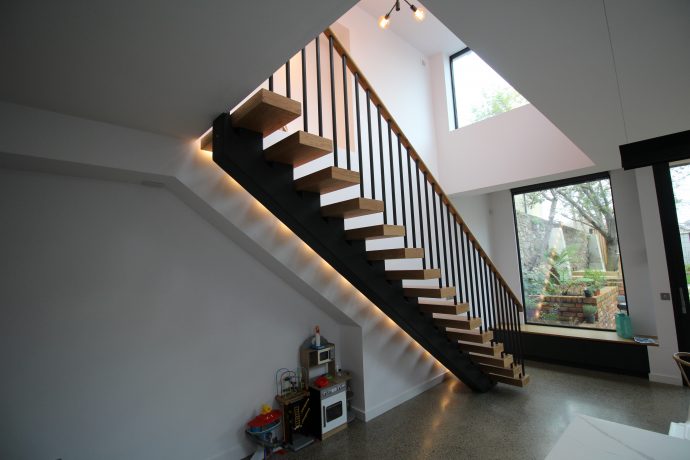 Mono String Modern Stairs