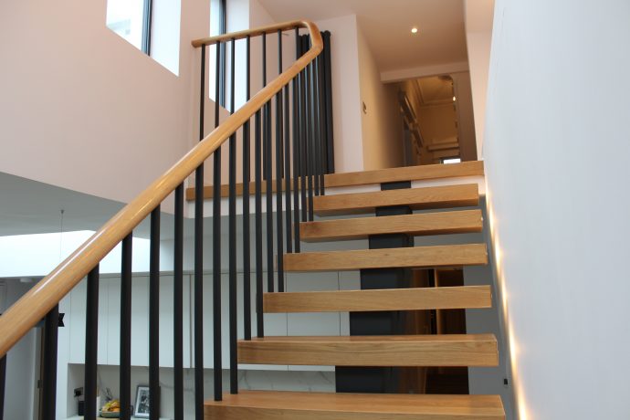 Mono String Modern Stairs with curved Handrail