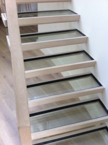 Cantilevered, Glass tread stairs